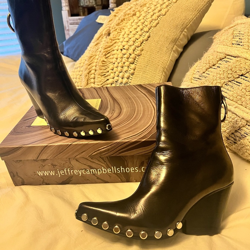Jeffery Cambell bootie WALTON-STR
BLACK METALLIC- studs